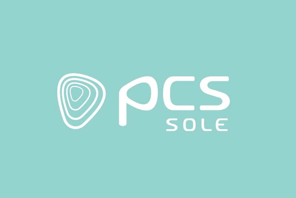 Rebranding Marke PCS Sole – stilisiertes Logo in Weiss neben dem Schriftzug in moderner, abgerundeter Typografie auf grün