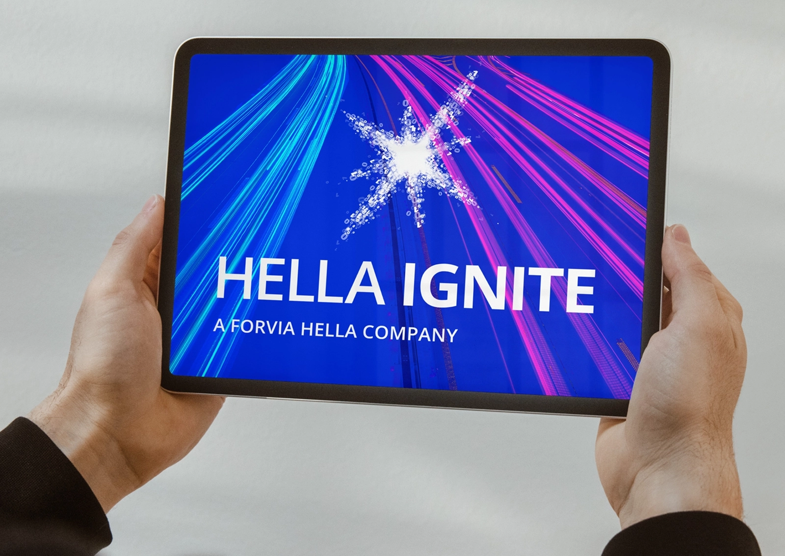Ansicht des Rebrandings von Hella Ignite auf einem Tablet – mit kräftigen Farben und markanten Corporate Design-Elementen.