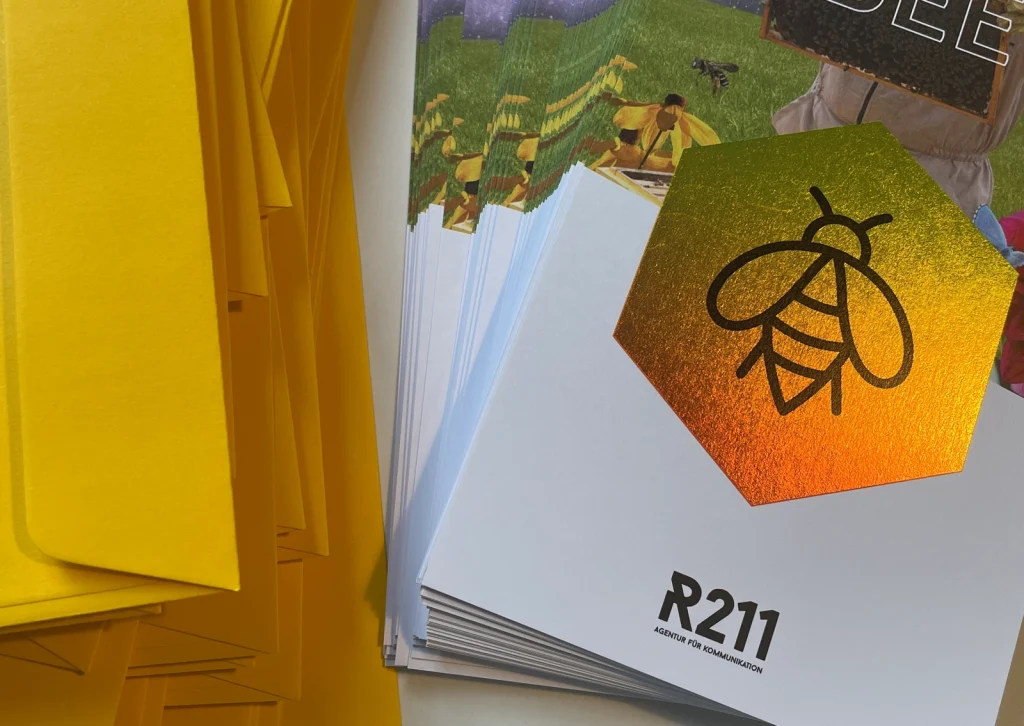 Close-up of the New Year's card from the annually redesigned series 'Happy New Bee', a fundraising campaign by the R211 agency in aid of regional nature conservation projects.