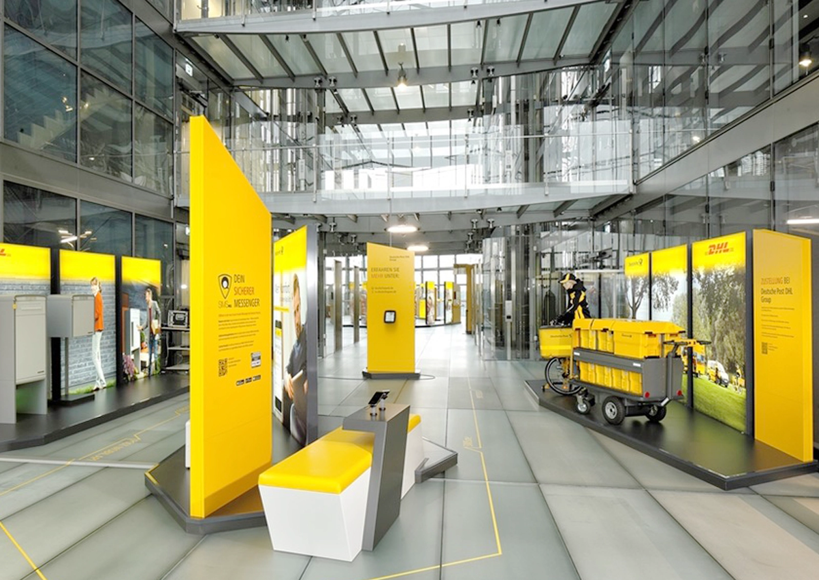 Ausstellungskonzeption für die Ausstellung Level 3.0 im Deutsche Post DHL Tower in Bonn, Moduares System von Medien-Stationen