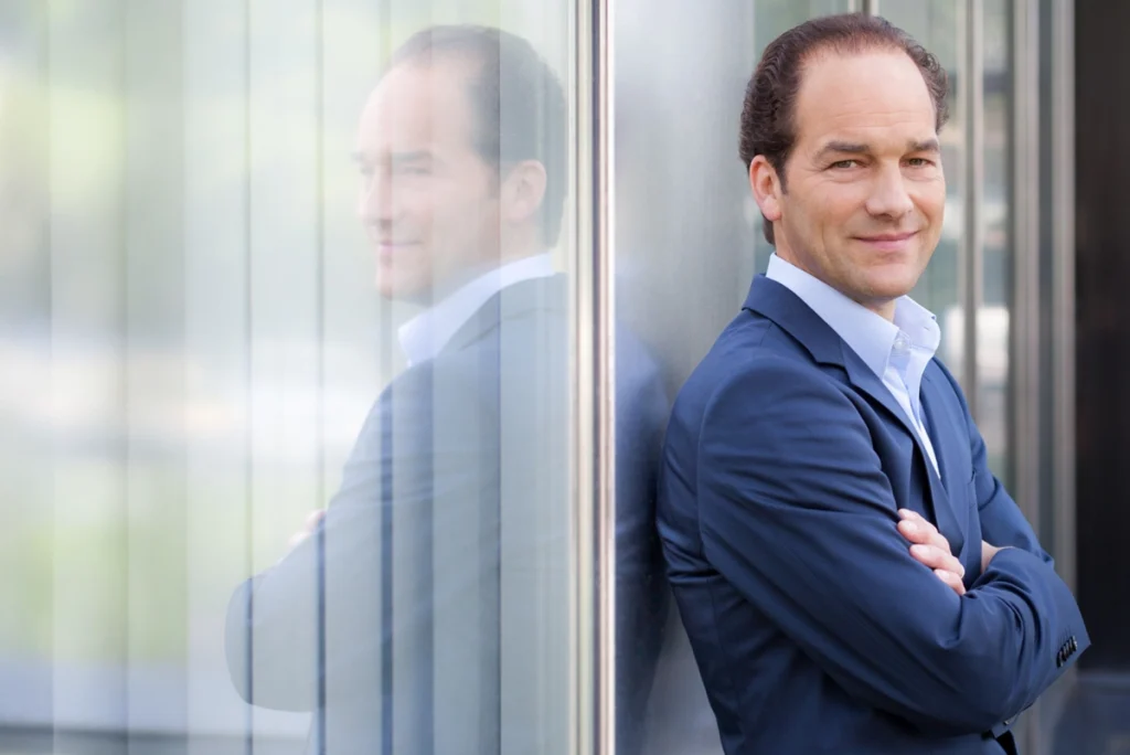 Portraitbild des Anwalts auf dessen neu gestalteter Website